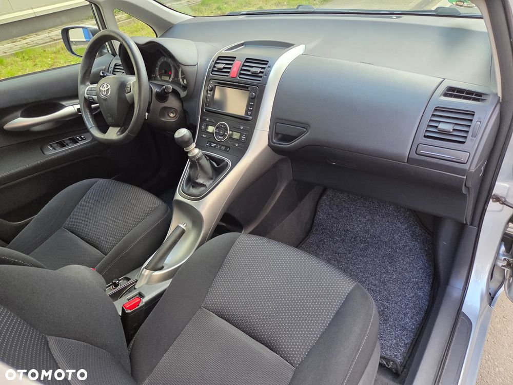 Toyota Auris 1.6 Sol - 17