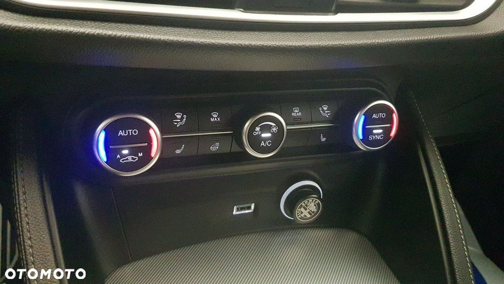 Alfa Romeo Stelvio - 30