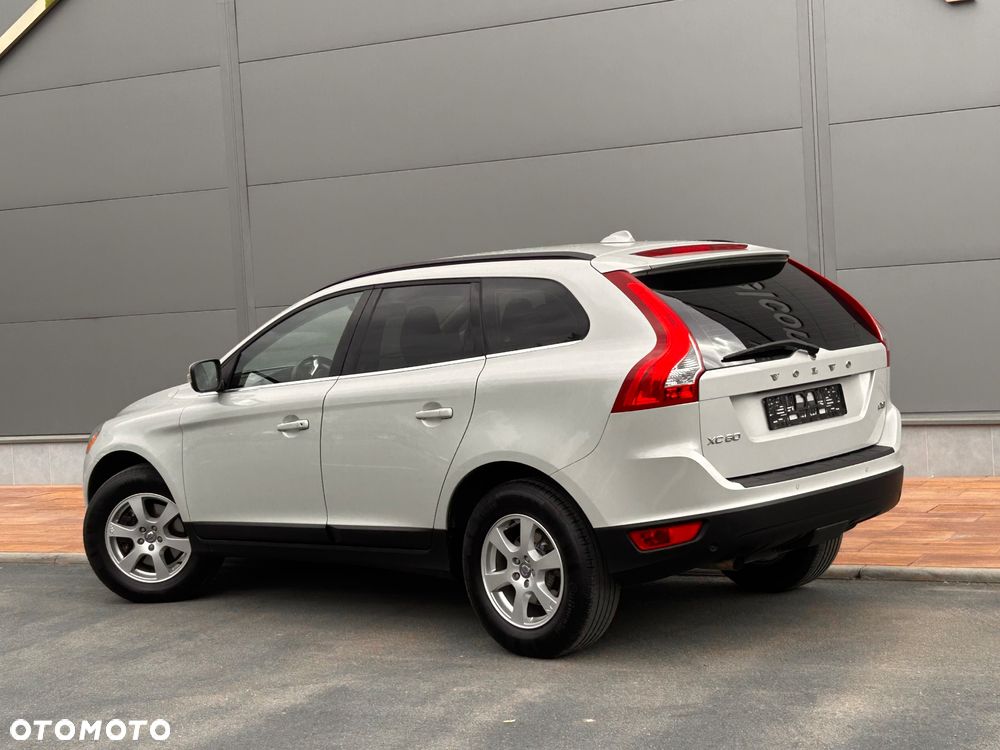 Volvo XC 60 D4 Geartronic Momentum - 4