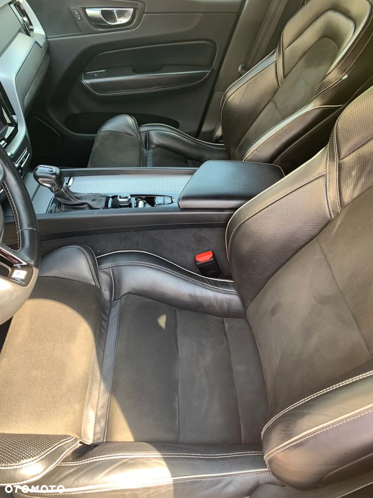 Volvo XC 60 D5 AWD R-Design - 24