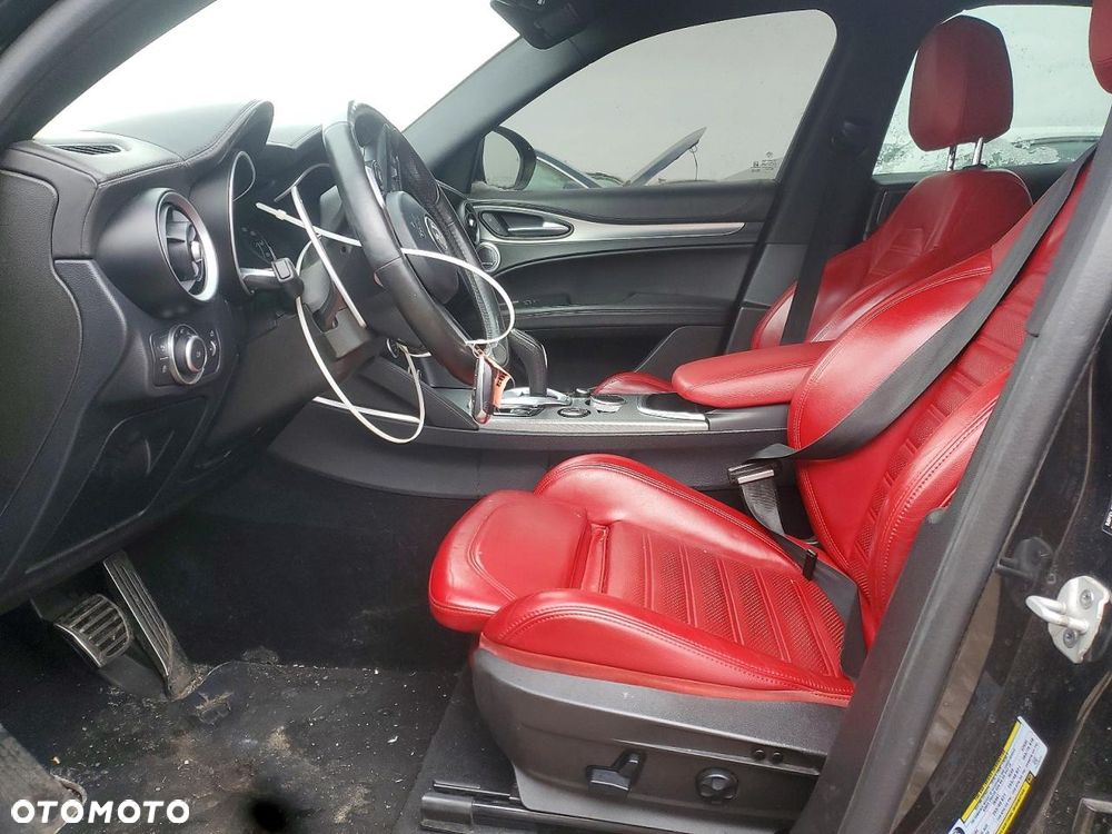 Alfa Romeo Stelvio 2.0 Turbo 16V AT8-Q4 Veloce Ti - 6