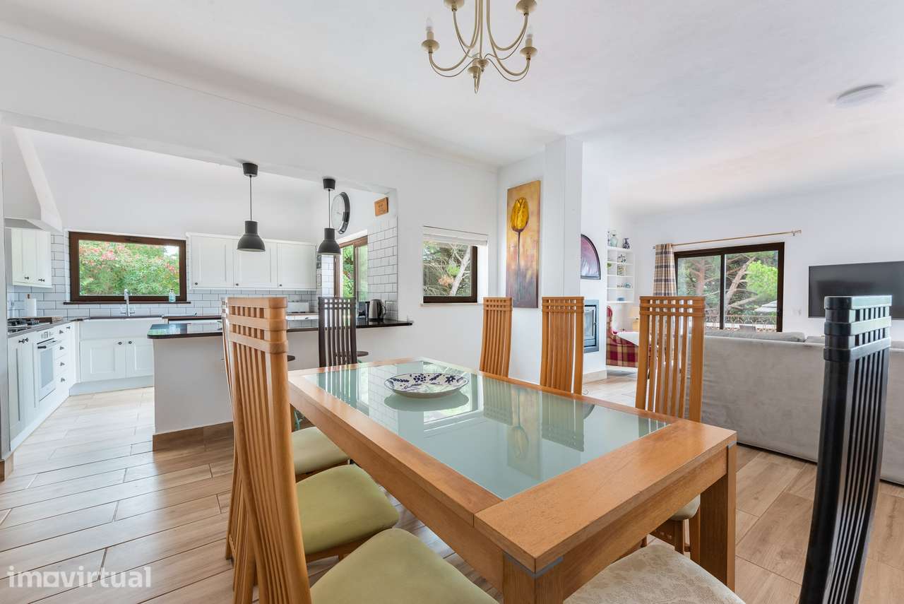 Villa com frente ao golfe e vista para o mar e piscina privada no Sant - Grande imagem: 4/38