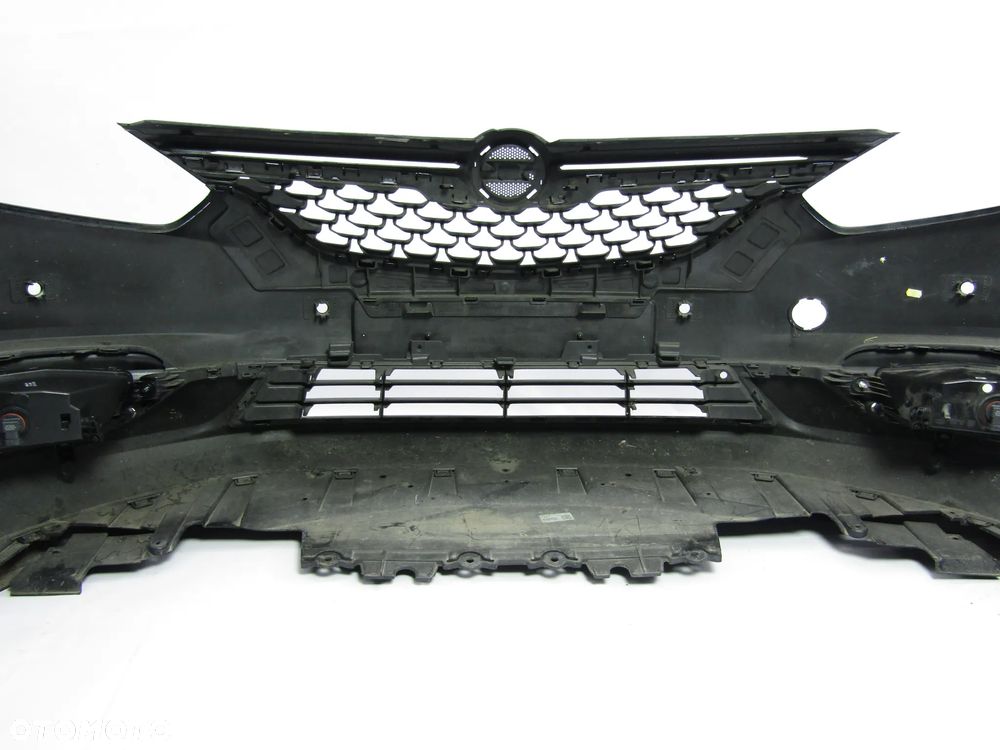 Zderzak przedni Opel Zafira C FL 16 - 19  Pdc-4  + Atrapa Kod lakieru 22X - 20