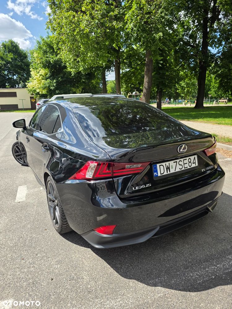 Lexus IS 300h F Sport - 4