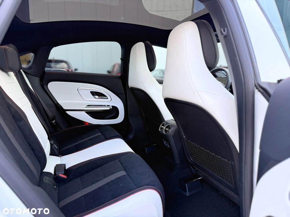 Mercedes-Benz CLA 200 - 33