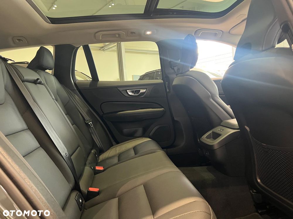 Volvo V60 B4 B Ultimate Dark - 26