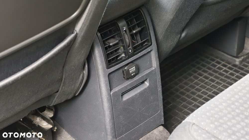 Volkswagen Touran - 12