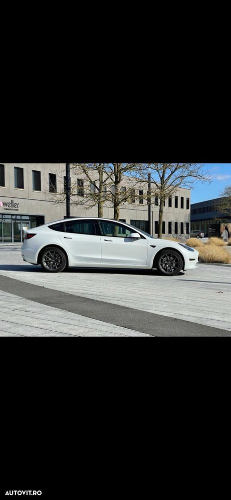 Tesla Model 3 - 4