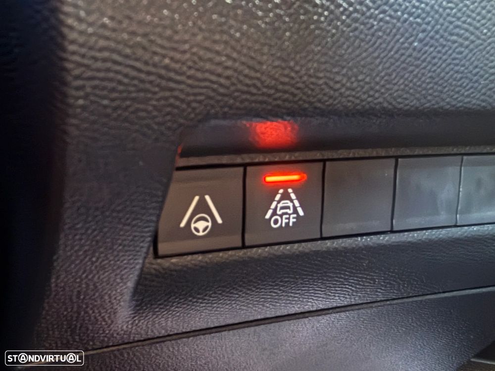 Peugeot e-208 GT - 21