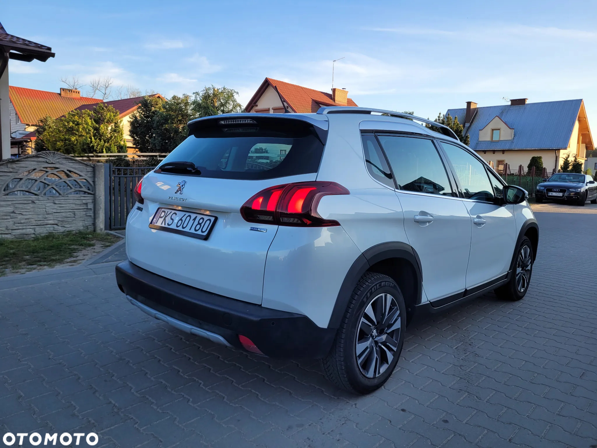 Peugeot 2008 1.2 Pure Tech Allure S&S - 6