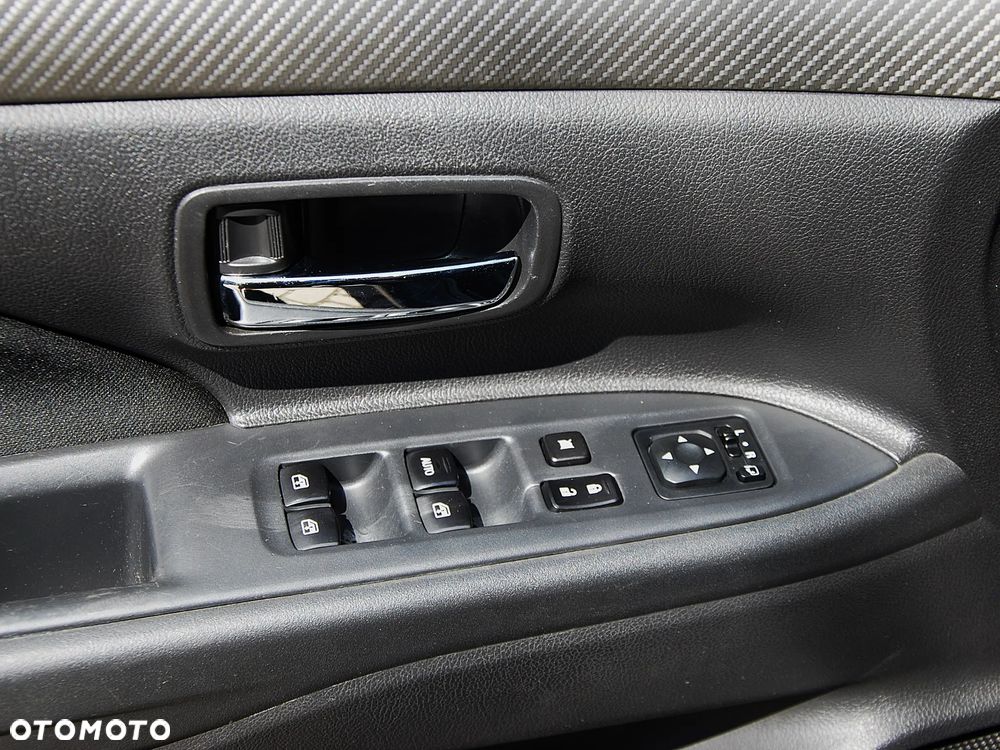 Mitsubishi Outlander 2.0 Intense + 4WD CVT - 33