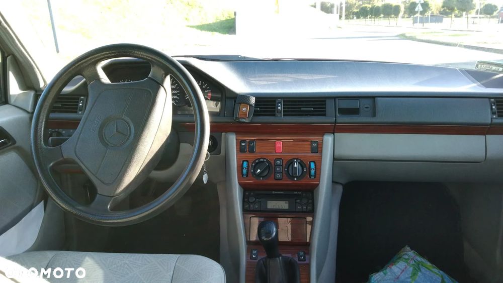 Mercedes-Benz W124 (1984-1993) - 21