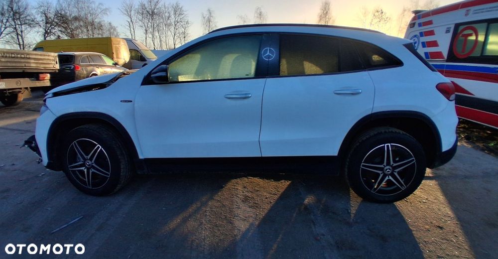 Mercedes-Benz EQA 300 66.5kWh 4-Matic AMG Line - 2