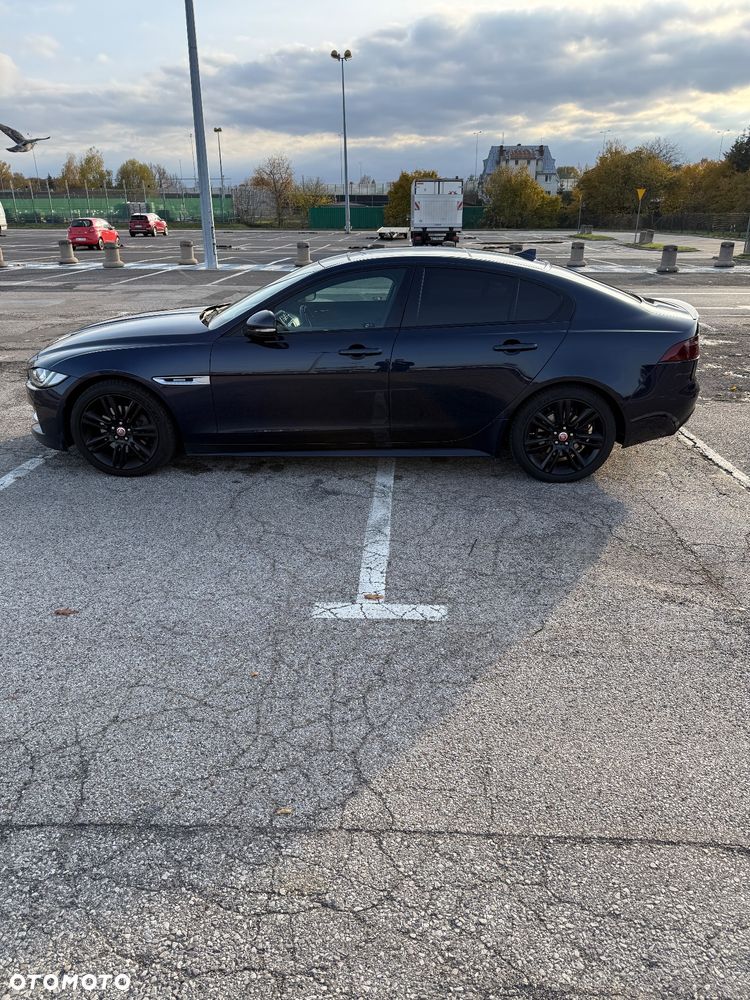 Jaguar XE 2.0 D R-Sport - 4