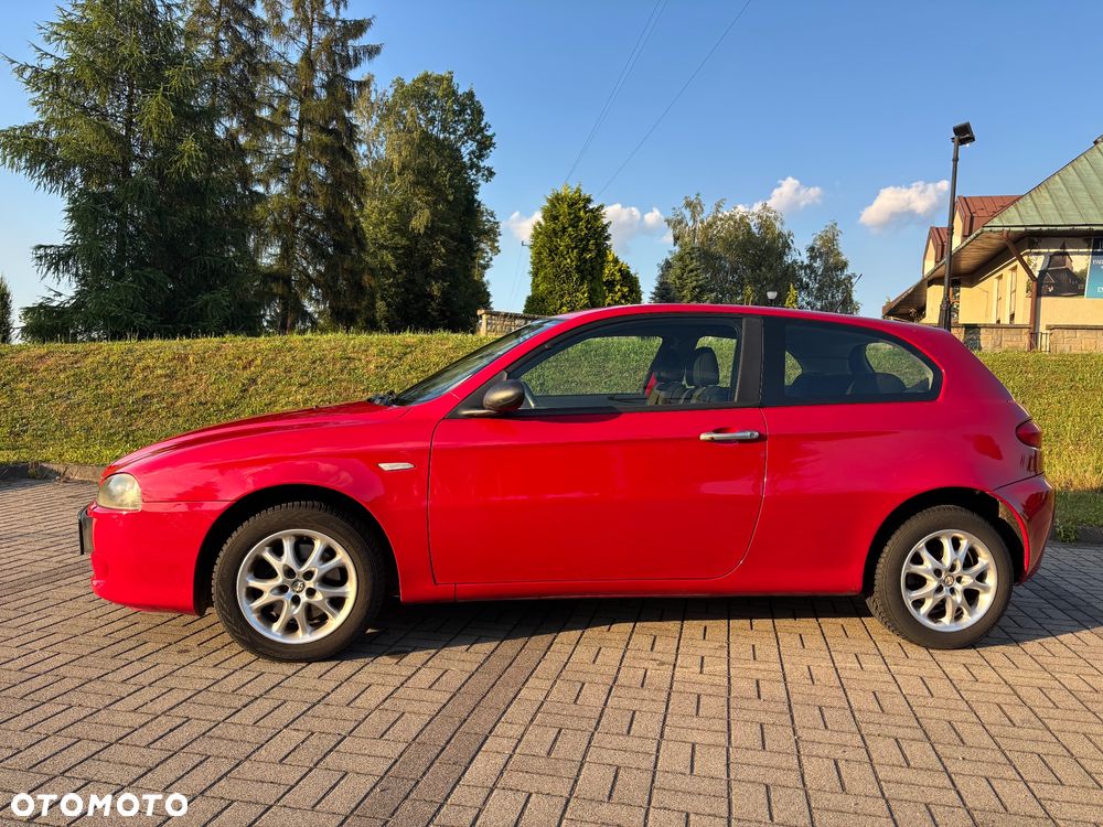 Alfa Romeo 147 1.6 Twin Spark Distinctive - 10