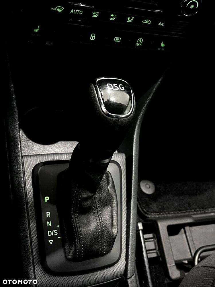 Skoda RAPID 1.2 TSI Style DSG - 24
