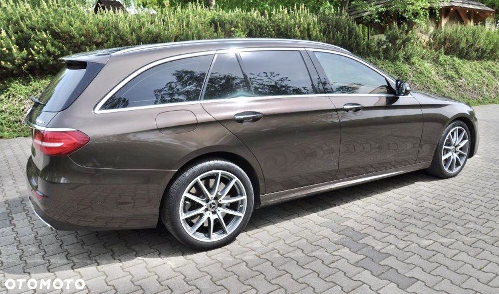 Mercedes-Benz Klasa E 400 4Matic 9G-TRONIC Exclusive - 22