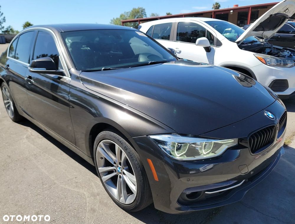 BMW Seria 3 330i Edition Luxury Line Purity - 3