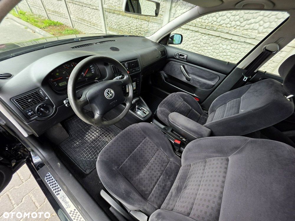 Volkswagen Golf - 10