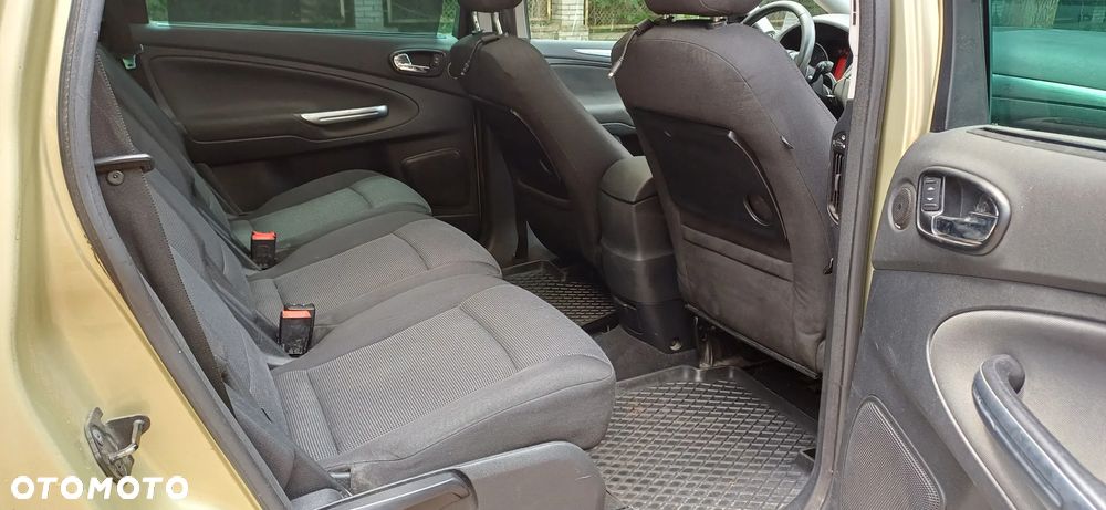 Ford S-Max - 8