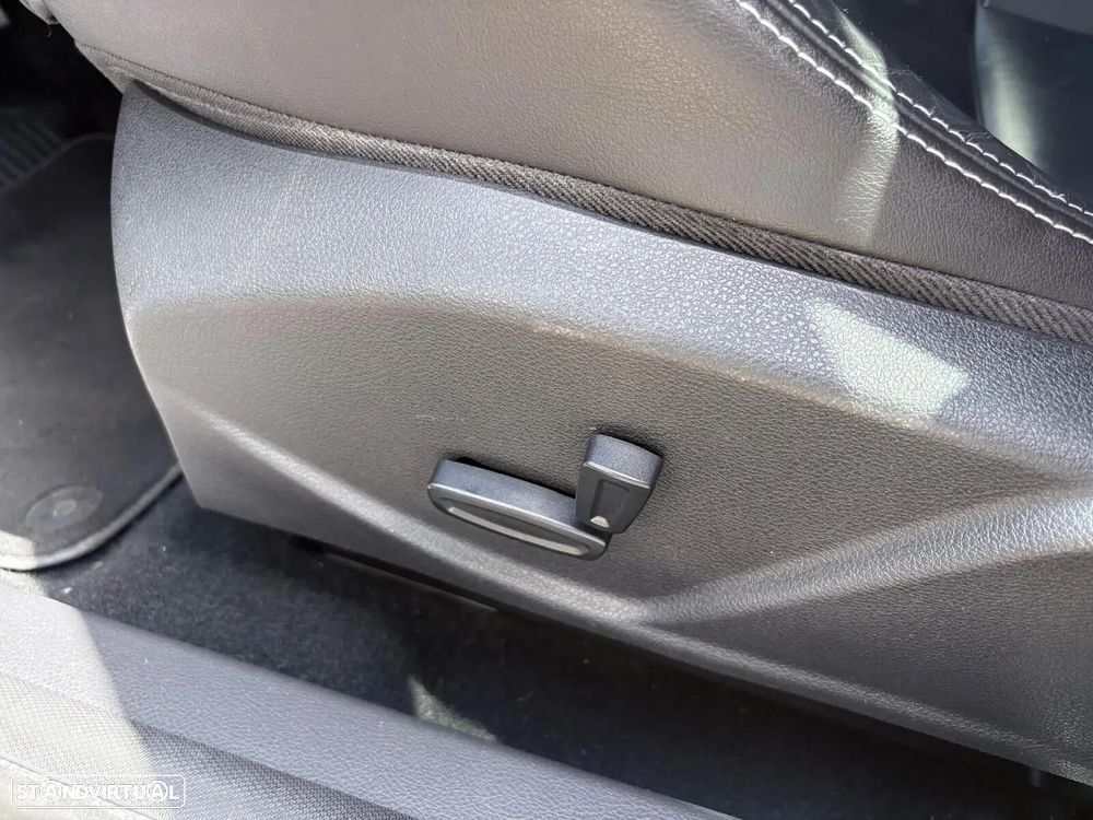 Ford Focus 2.0 EcoBoost ST c/ Pack Pele Desportiva - 32