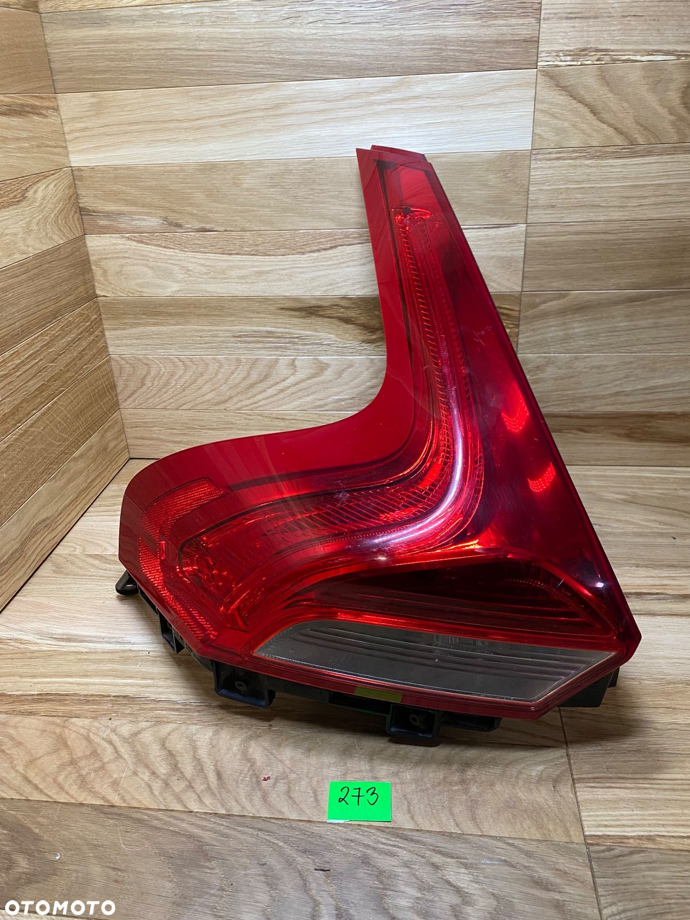 VOLVO V40 LAMPA TYLNA LEWA 31395478 - 1