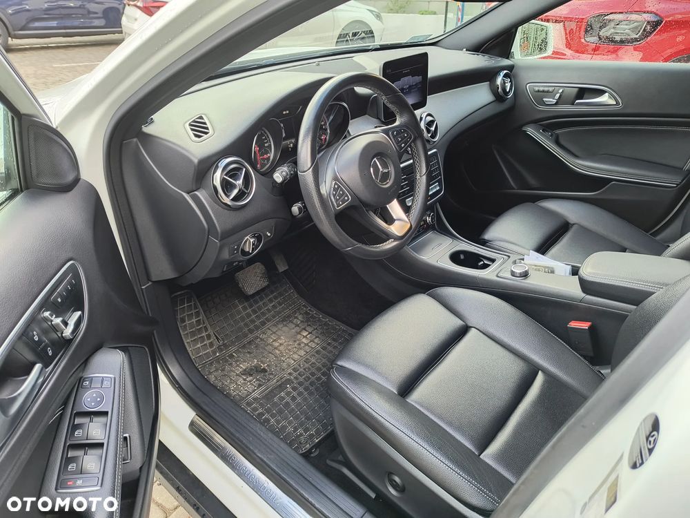 Mercedes-Benz GLA 250 4Matic 7G-DCT - 7