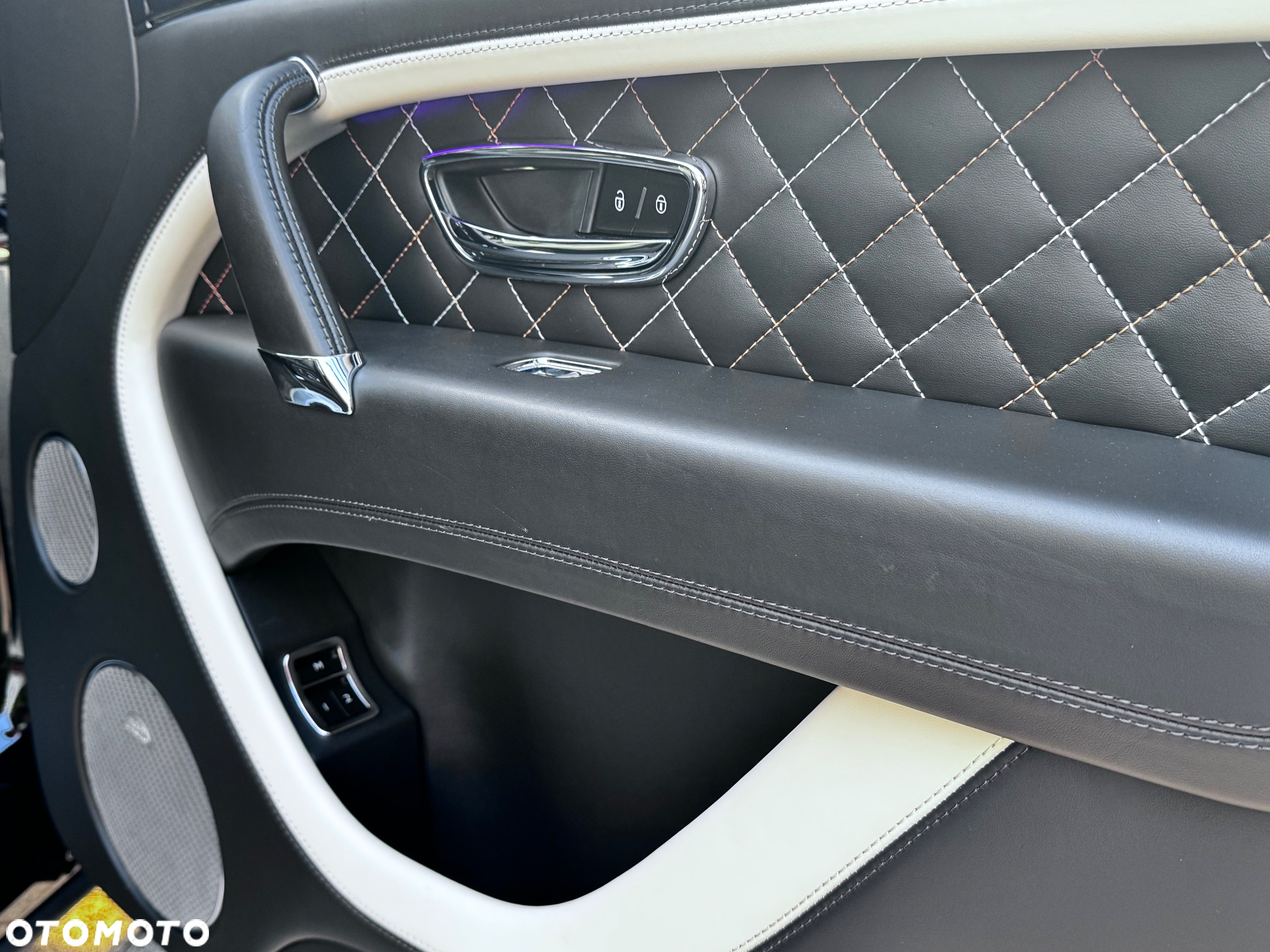 Bentley Bentayga W12 Mulliner - 15