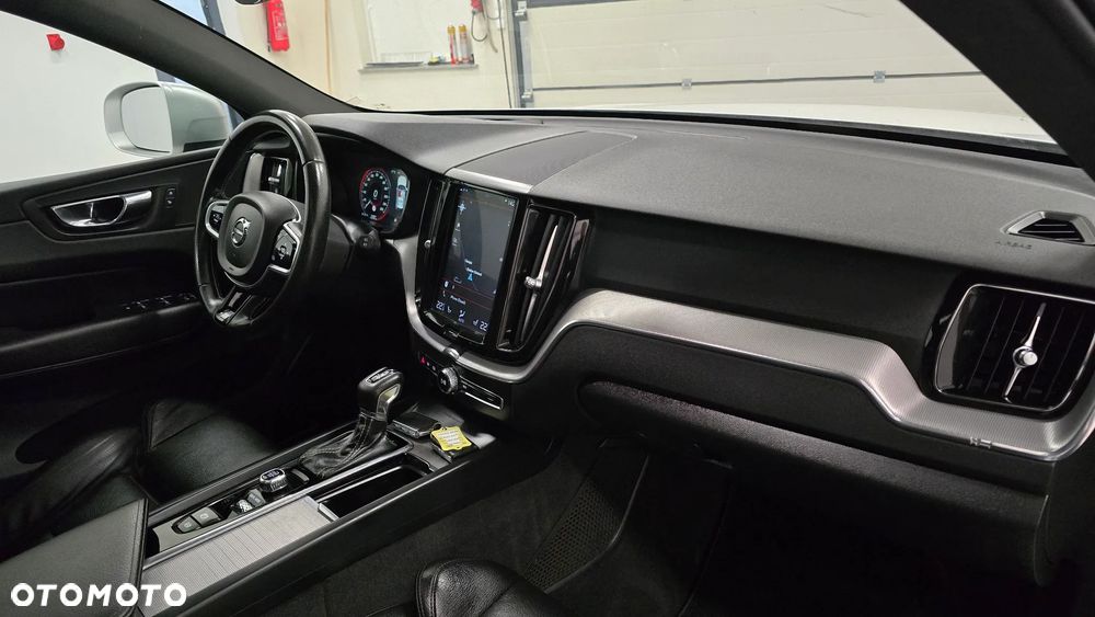 Volvo XC 60 D4 AWD Geartronic RDesign - 16