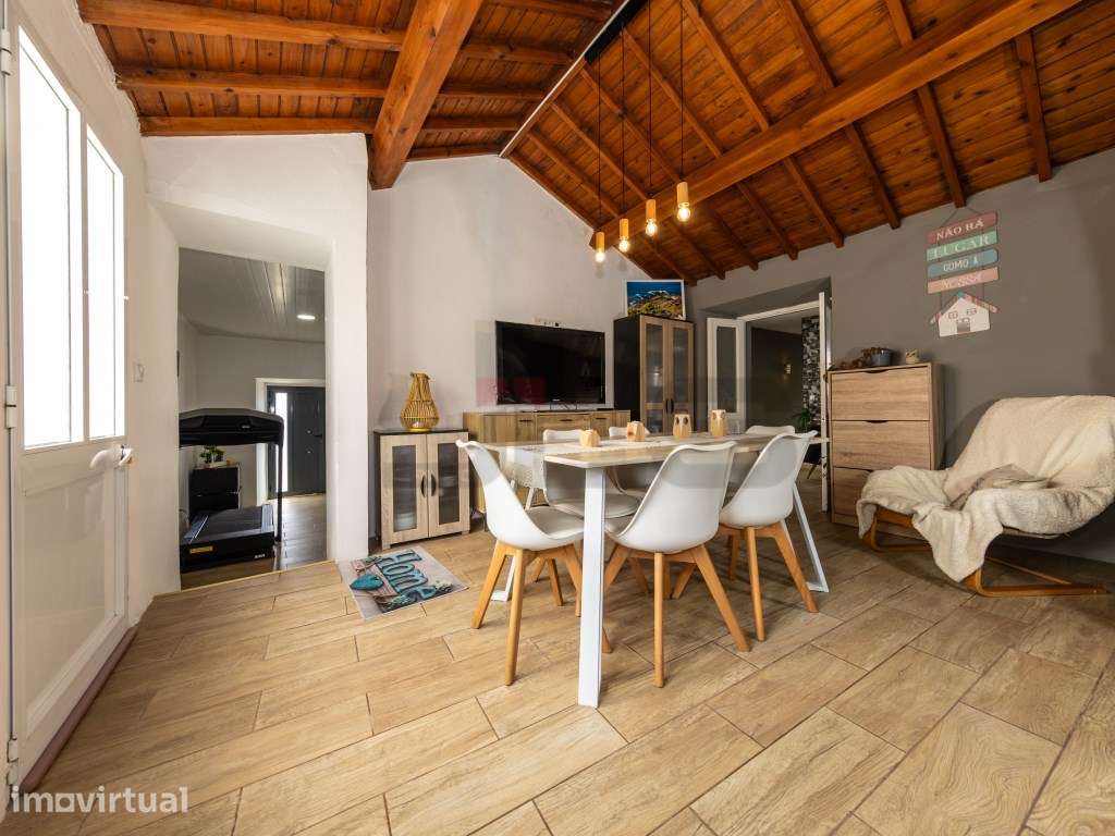 Fantástica Propriedade Remodelada com Alto Potencial de Investiment... - Grande imagem: 4/46