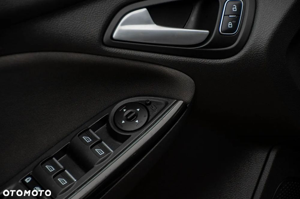 Ford Focus 1.5 EcoBoost Titanium ASS - 36