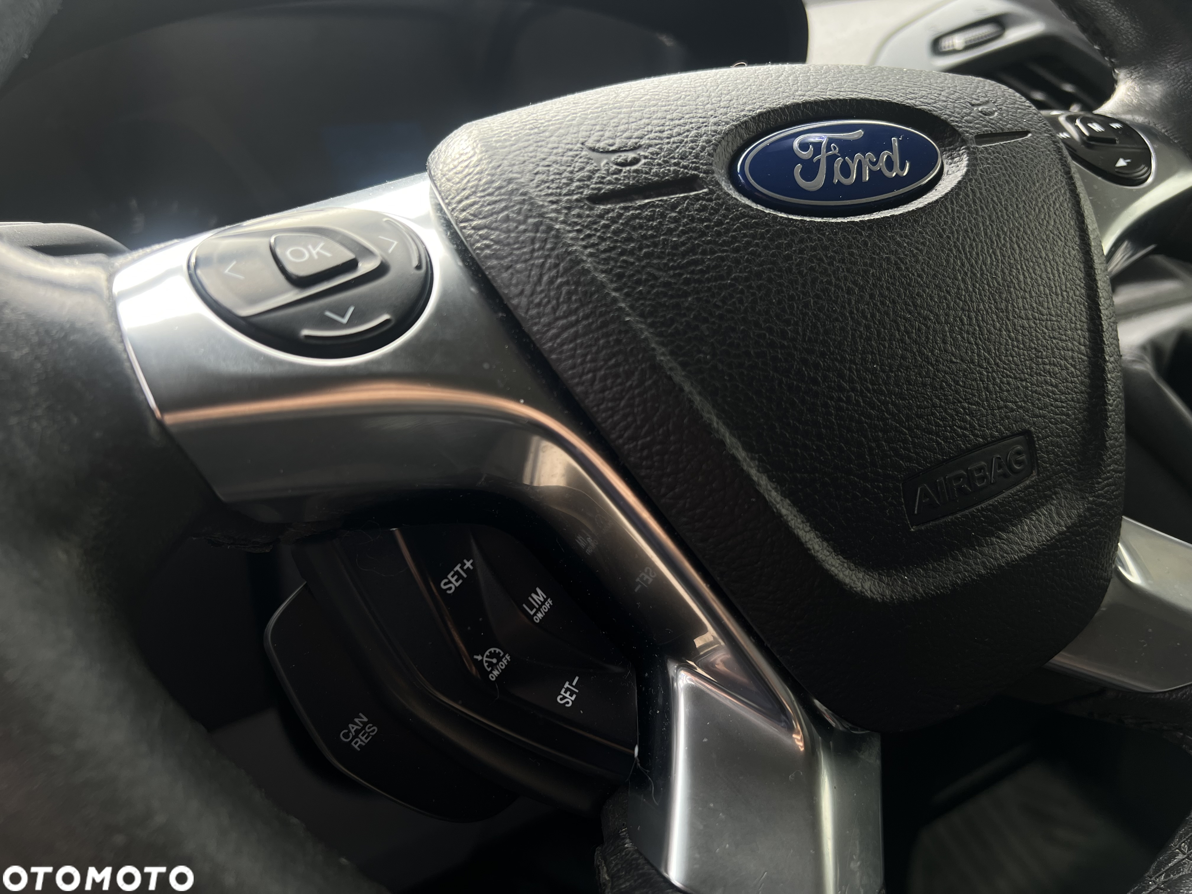 Ford Custom Transit - 32