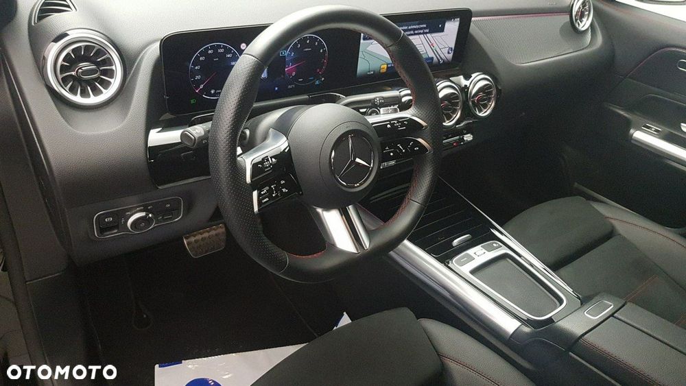 Mercedes-Benz GLA - 14