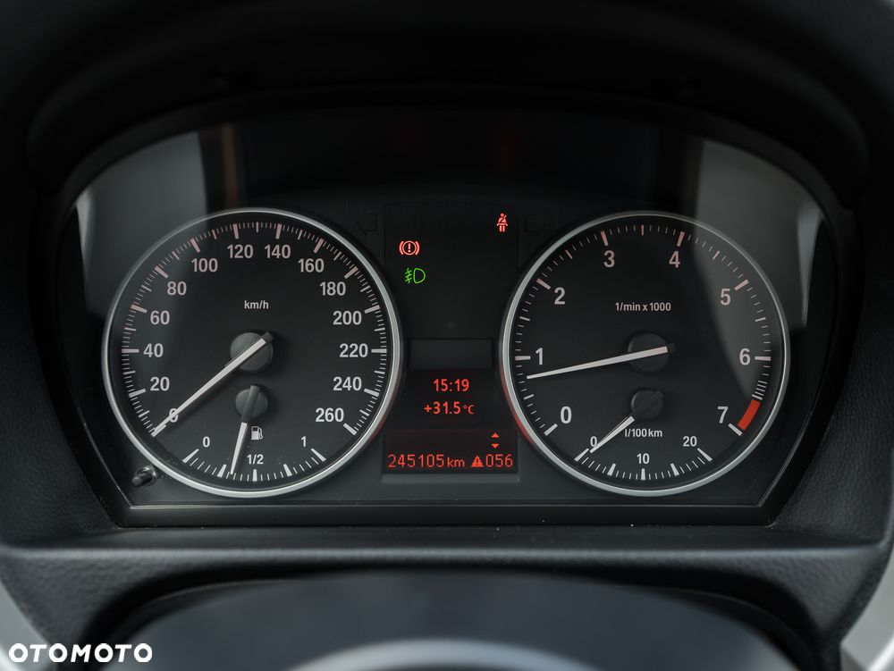 BMW Seria 3 318i Edition Exclusive - 21