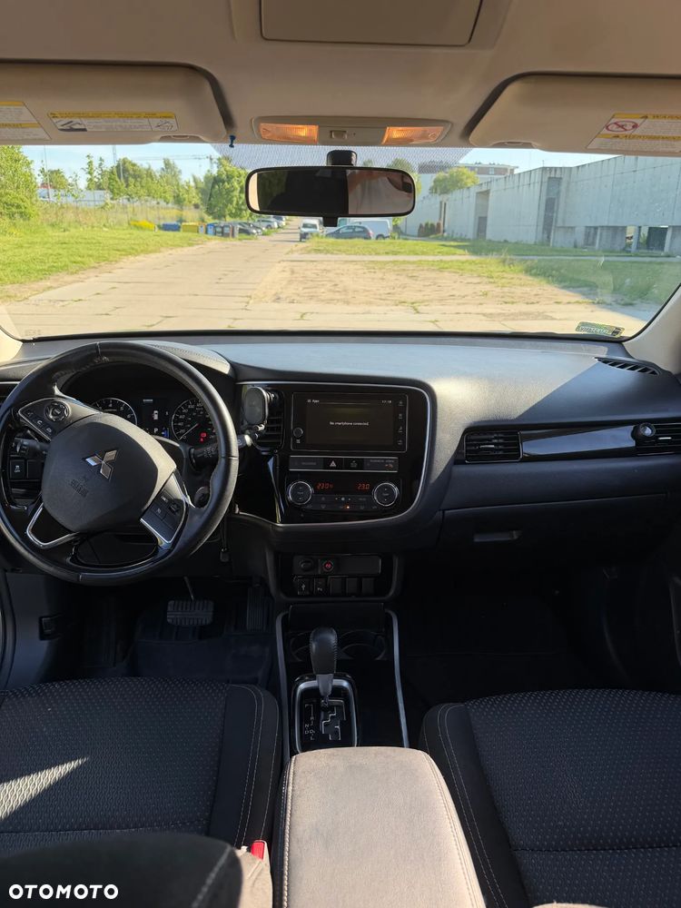 Mitsubishi Outlander - 12