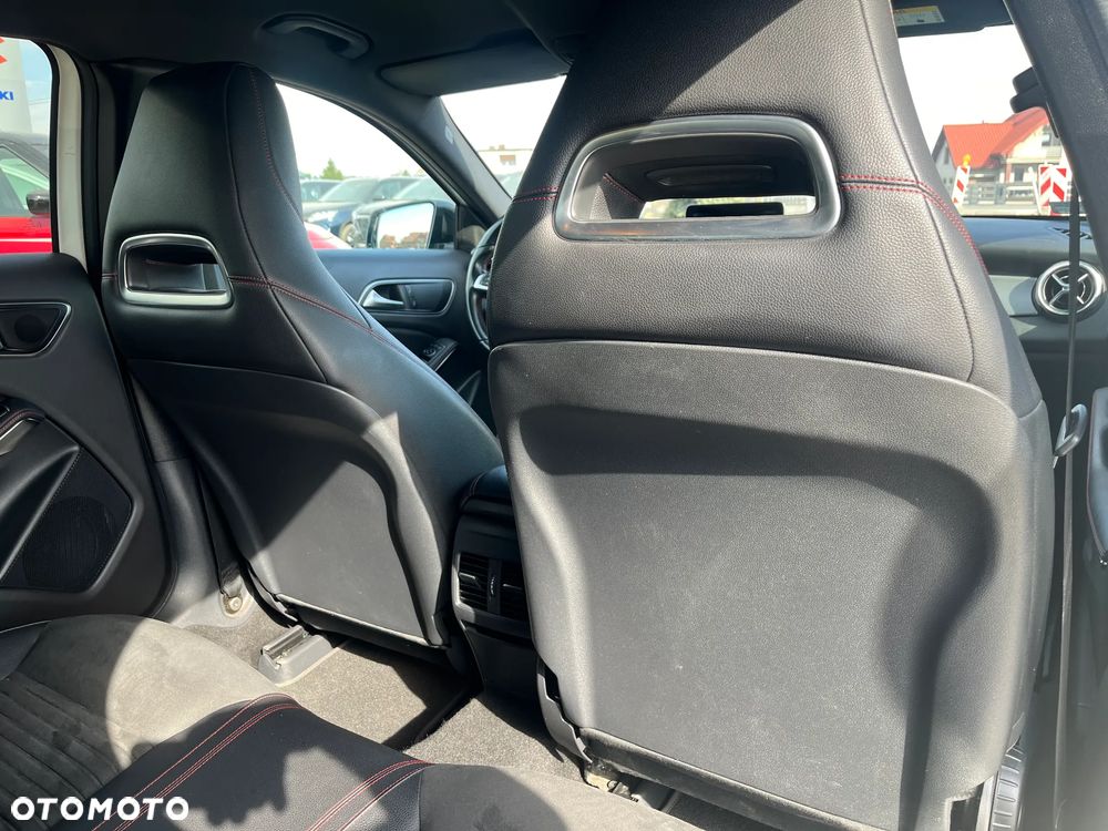 Mercedes-Benz GLA 200 7G-DCT AMG Line - 14