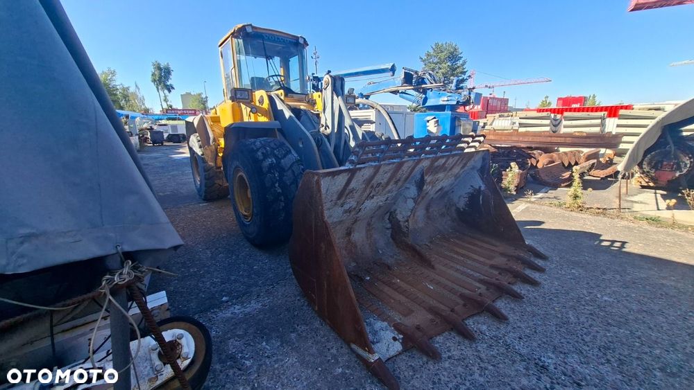 Volvo L 120 E 4X4 - 3