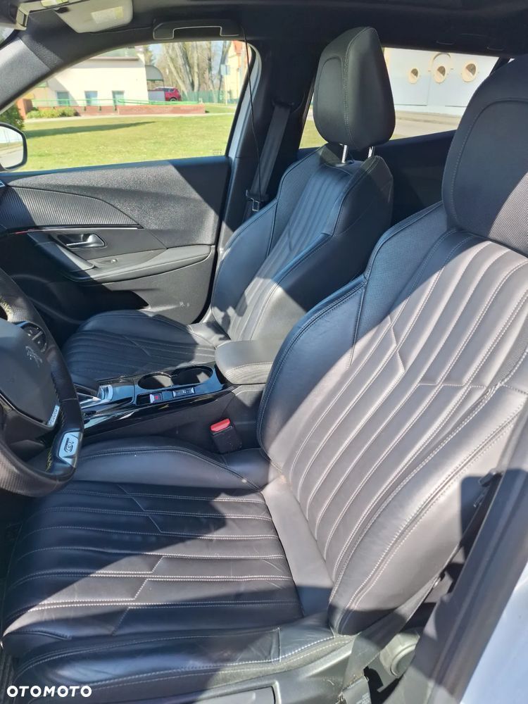 Peugeot 2008 e-2008 GT - 8