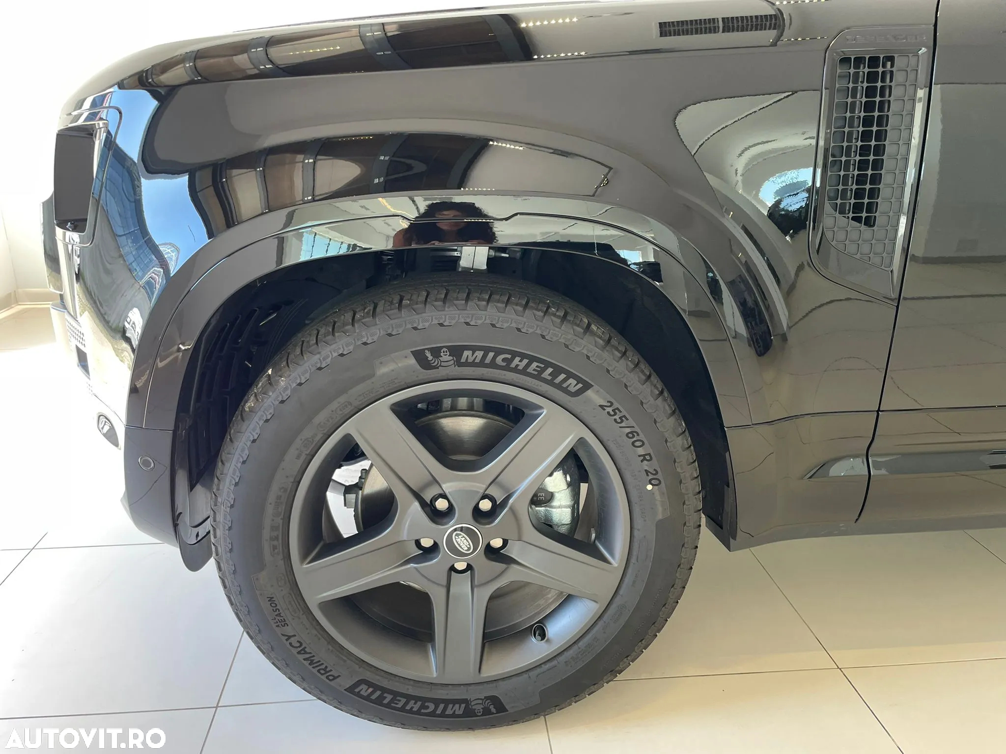 Land Rover Defender - 6