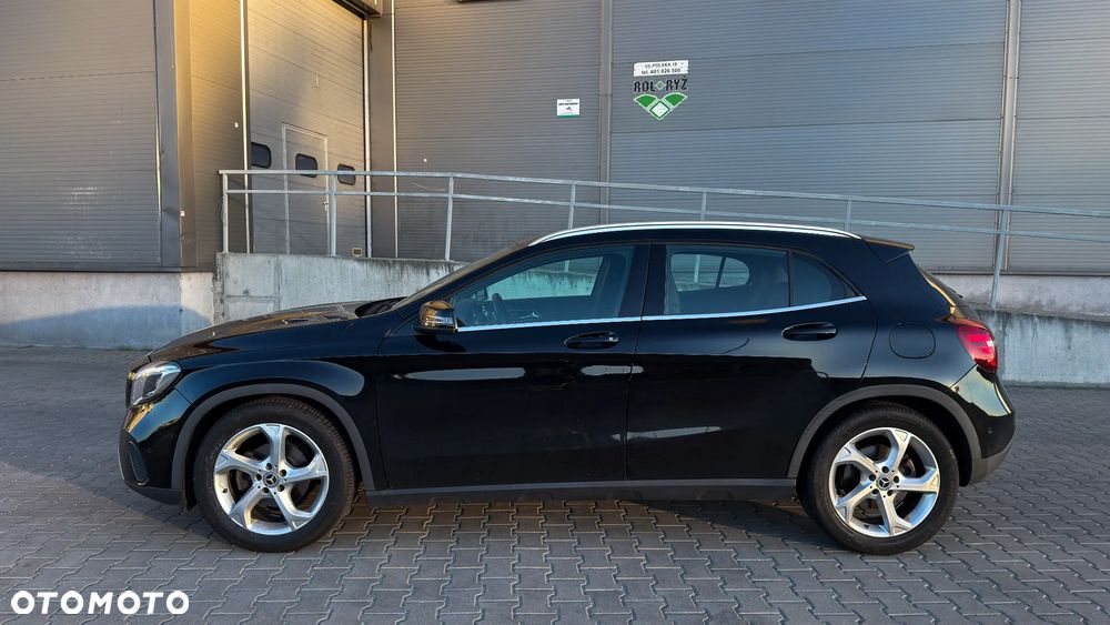 Mercedes-Benz GLA 200 7G-DCT - 16