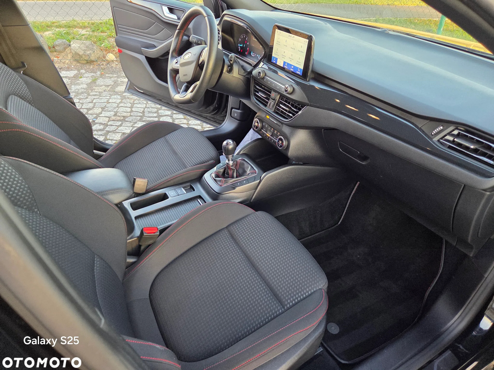 Ford Focus 1.0 EcoBoost Hybrid ST-LINE - 11