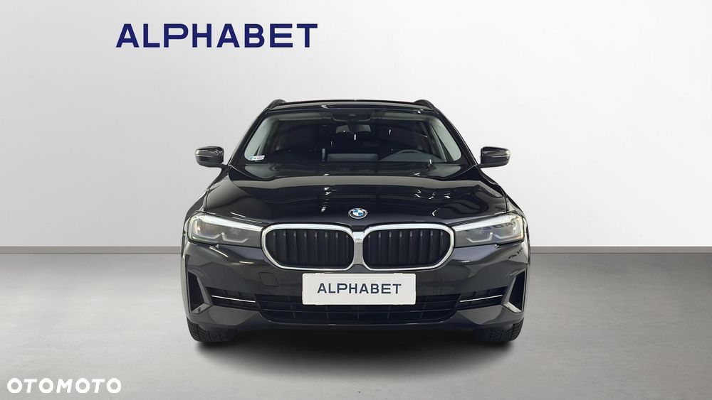 BMW Seria 5 520d xDrive MHEV - 10