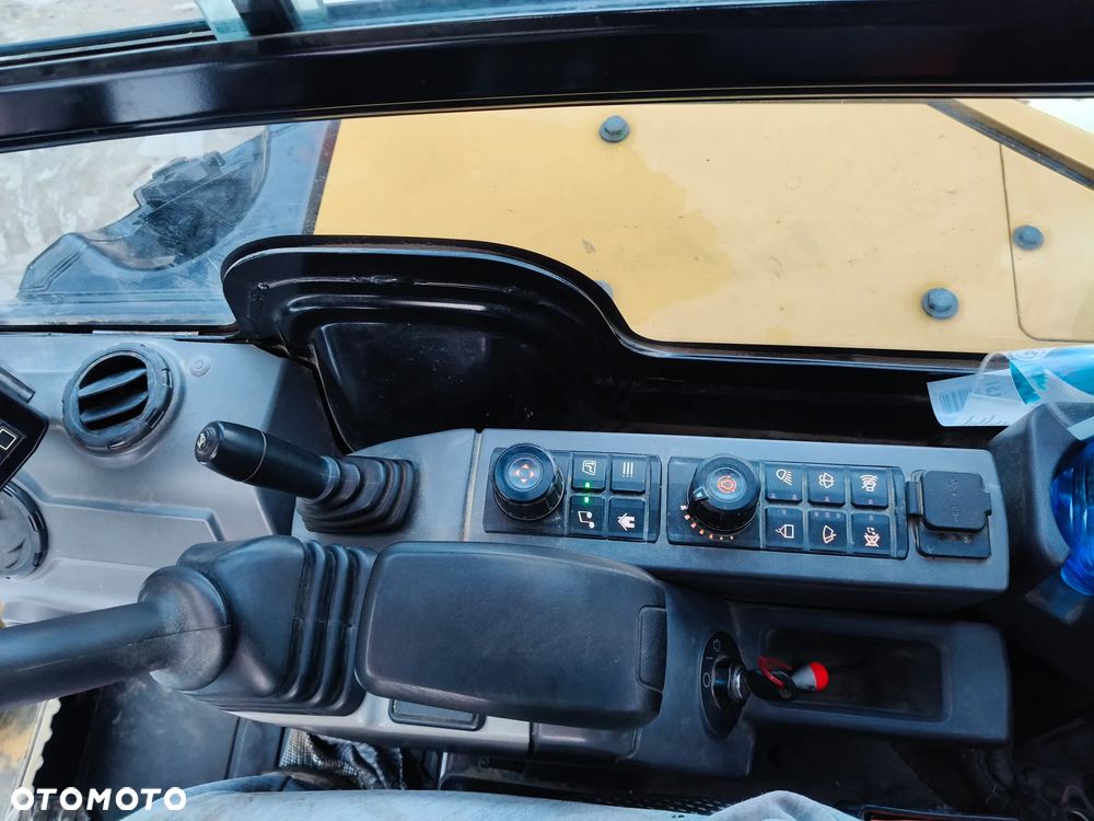 Caterpillar 302.7D - 12