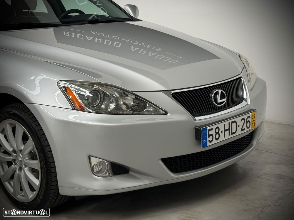 Lexus IS 220 d P.Luxury 4D - 28