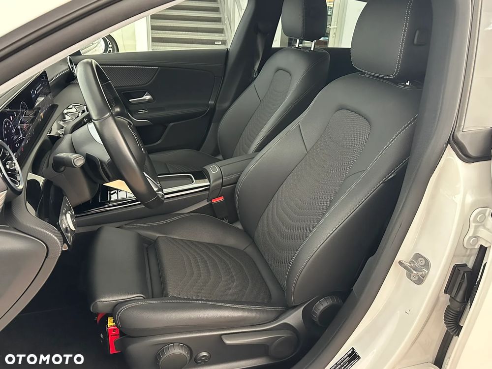 Mercedes-Benz CLA 180 mHEV Progressive 7G-DCT - 12