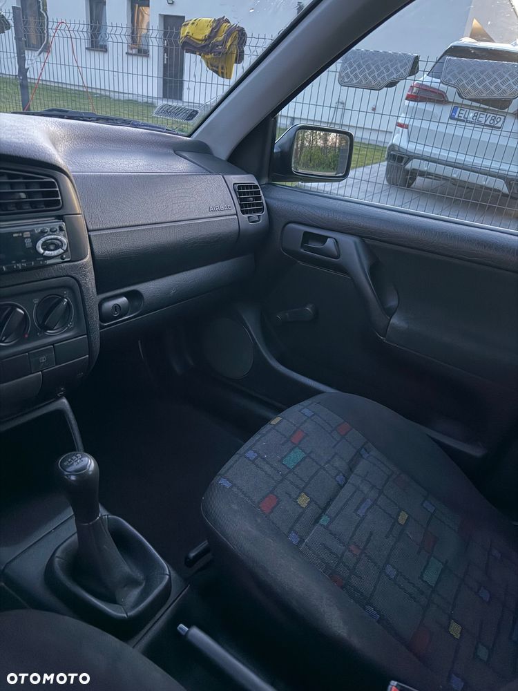 Volkswagen Golf 1.6 - 9