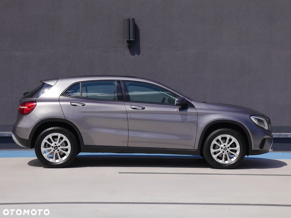Mercedes-Benz GLA 180 7G-DCT - 7