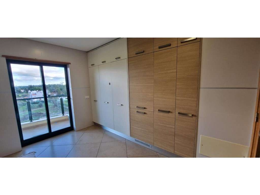 Excelente apartamento T3, situado em codmínio fechado com piscina, ... - Grande imagem: 2/23