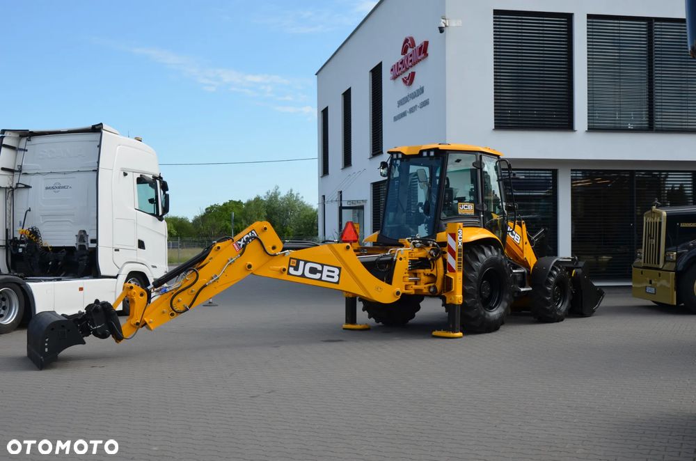 JCB 3CX PRO 2024-25r / SILNIK 4,8L 110km / DUAL DRIVE / 223 mth ! / KLIMA / SZYBKOZŁĄCZE / DWUKIERUNKOWA INSTALACJA / POWERSLIDE / SKARPÓWKA UCHYLNA / 20" - 3