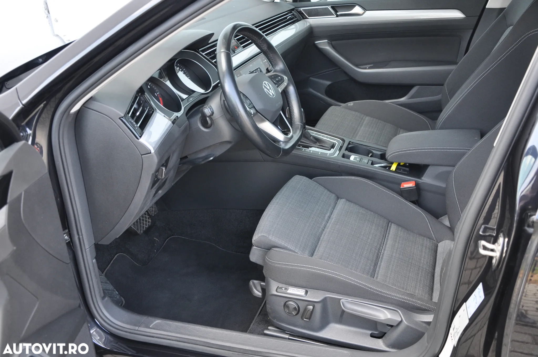 Volkswagen Passat 2.0 TDI DSG Comfortline - 12